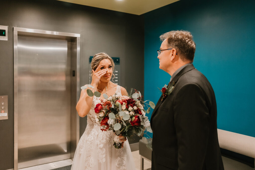 bride and dad first look