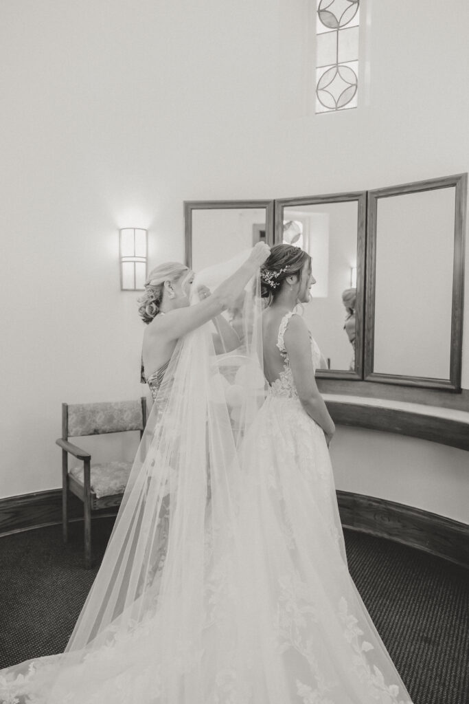 bride's mom putting her veil on before ceremony