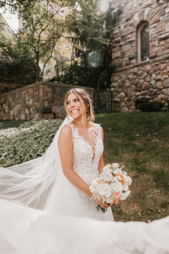 bride holding bouquet, ann arbor, mi